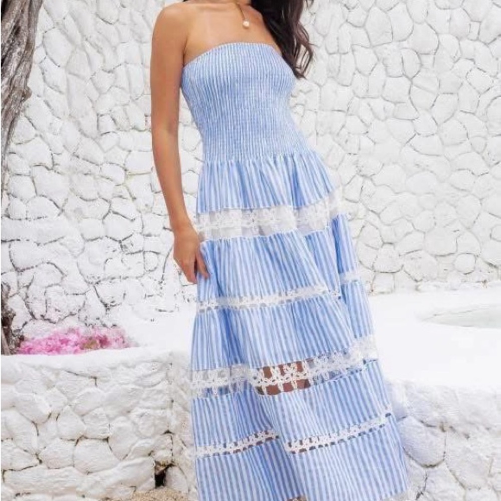 Chic Strapless Blue and White Dress